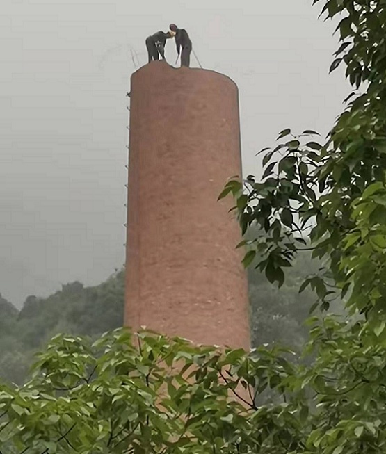 高空拆除公司:技術雄厚,環(huán)保拆除！