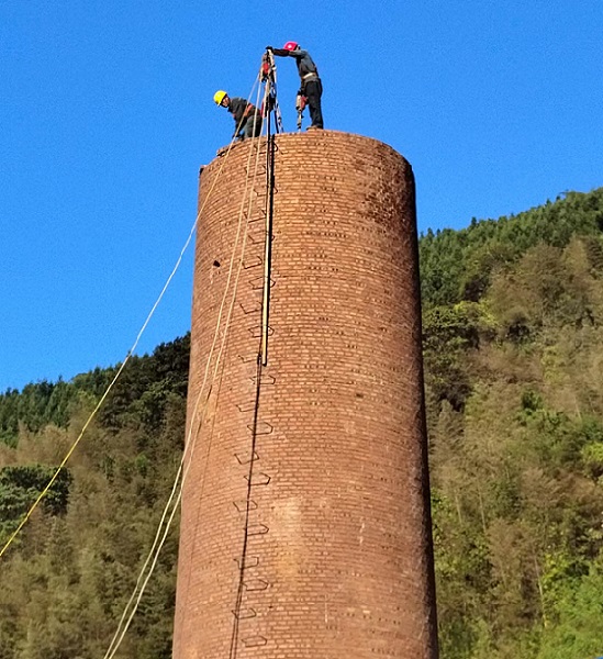 高空拆除公司:我們?cè)谛袆?dòng),安全環(huán)保,一步到位！